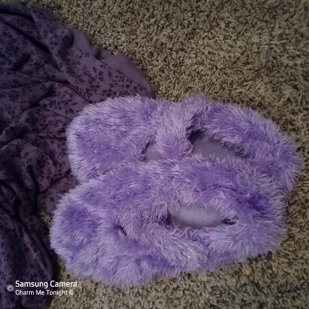 Fuzzy Slippers - Picture 3 of 4